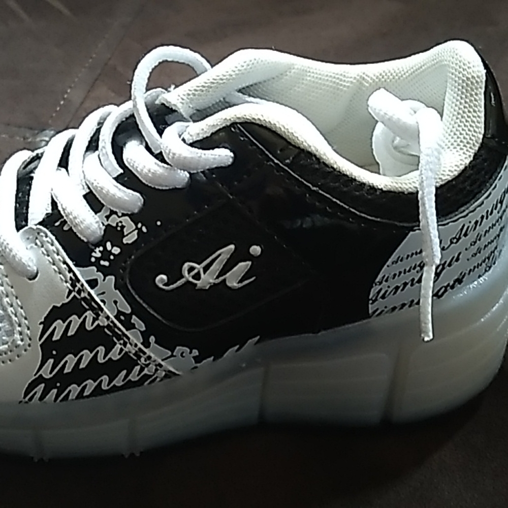 Heelys Shoes - Picture 3 of 5